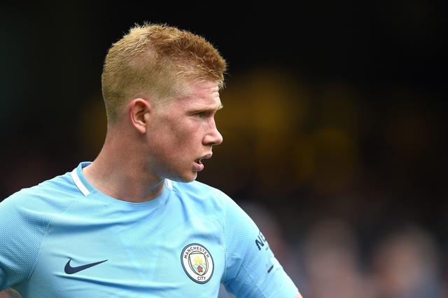 哈体院滑冰场现国家一级运动员亲授防摔技巧